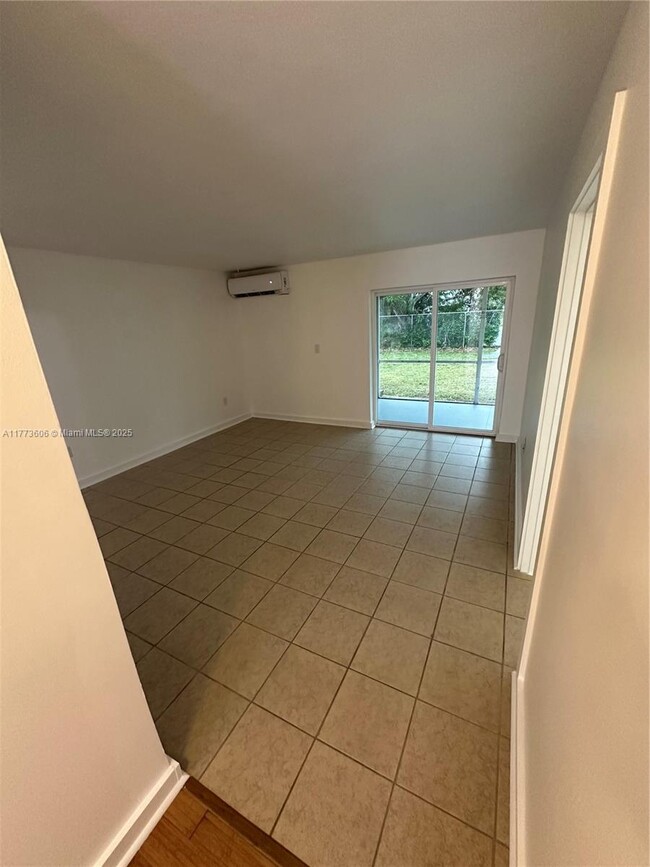 Building Photo - 318 Tarpon Dr