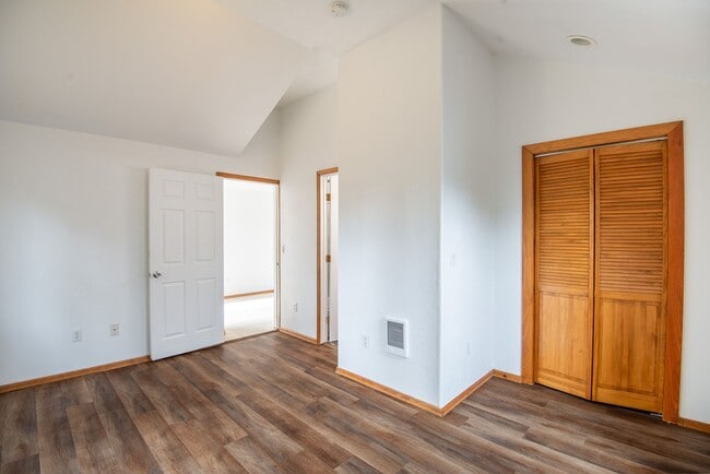 Building Photo - Single-level Home Near Salem's revitalized downtown