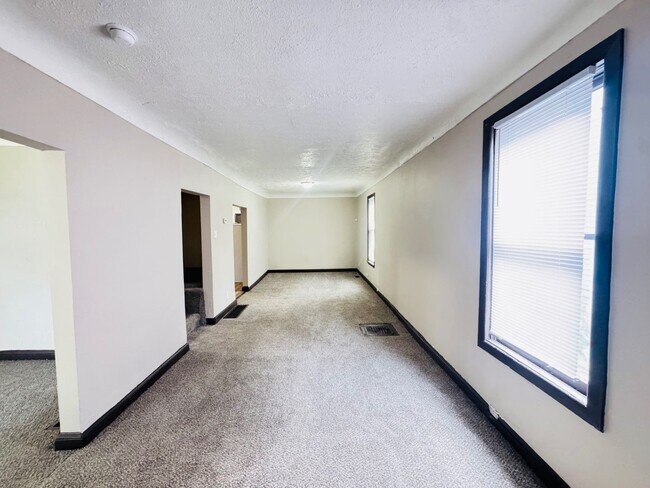 Building Photo - 10630 Kimberly Ave
