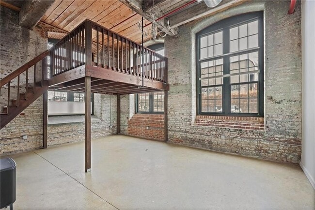 Building Photo - 170 Boulevard NE