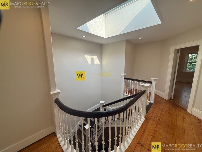 Building Photo - 1755 Beacon St