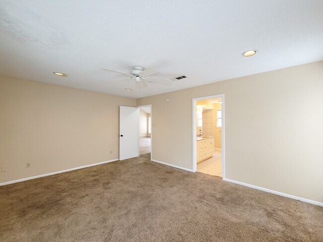 Building Photo - 2710 Quail Creek Dr