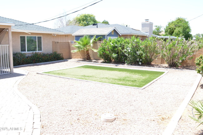 Building Photo - 8316 E Wilshire Dr