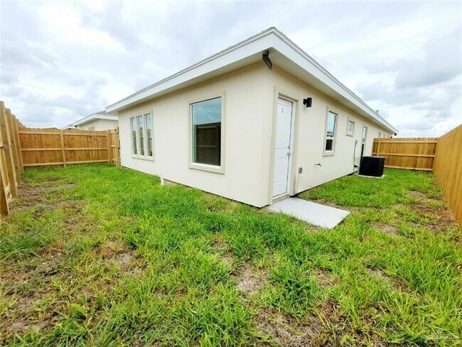 Building Photo - 5901 Puffin Ave