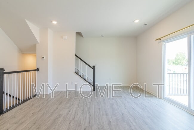 Building Photo - 15010 Scoter St