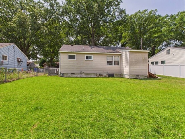 Building Photo - Cozy 2 Bedroom 1 Bathroom Ranch style Home...