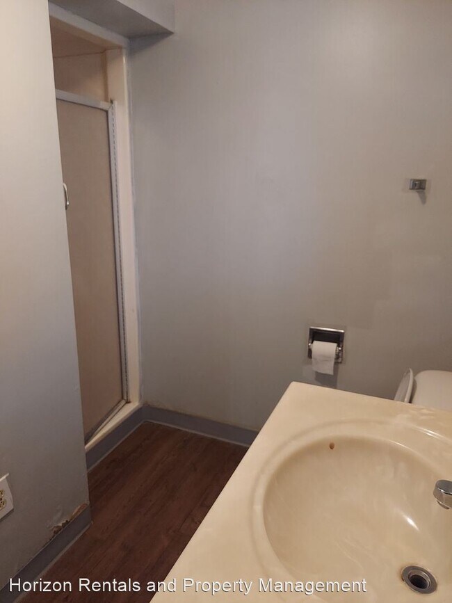 Building Photo - 1 br, 1 bath House - 412 SE Oar