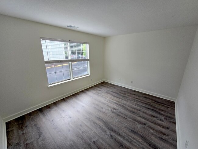 Building Photo - Charming 3BD/3BA Home with Modern Upgrades