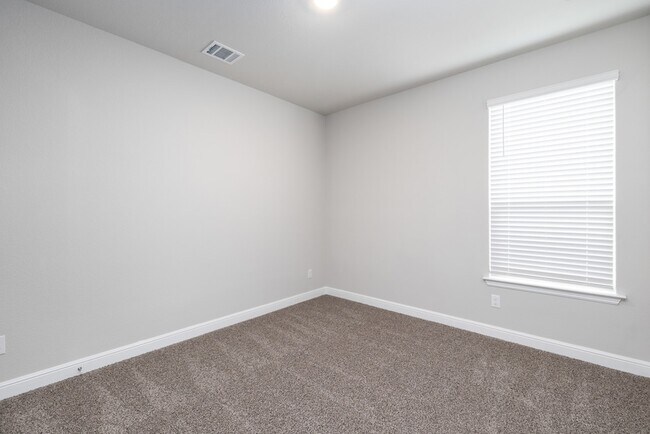 Building Photo - 155 Dogwood Ave