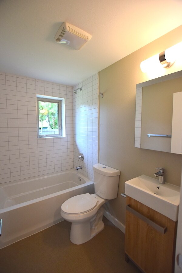 Building Photo - Modern 3 bed/1.75 bath in GREAT Shoreline  location!!!