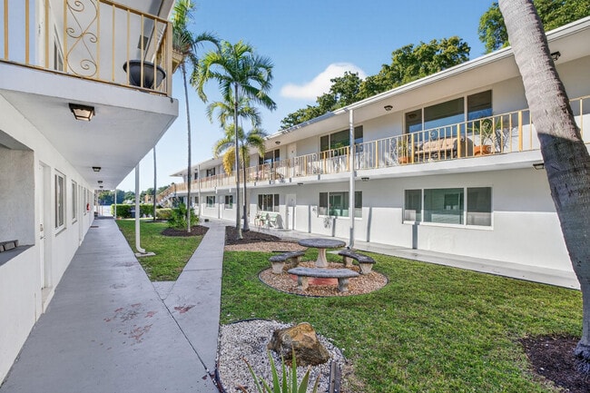 Building Photo - 1821 Middle River Dr