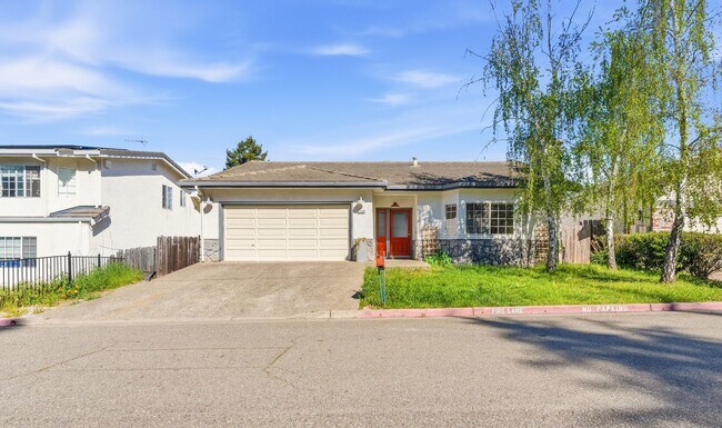 Building Photo - Expansive Valley Views & Private Living in Castro Valley - 4BD/3BA Exec Home