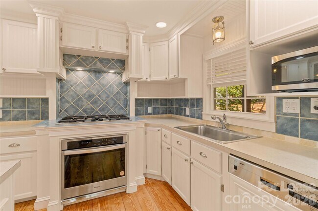 Building Photo - 118 Revere Dr