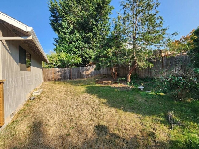 Building Photo - 3 bd 2ba Ranch Style Home with Deck, Fence...
