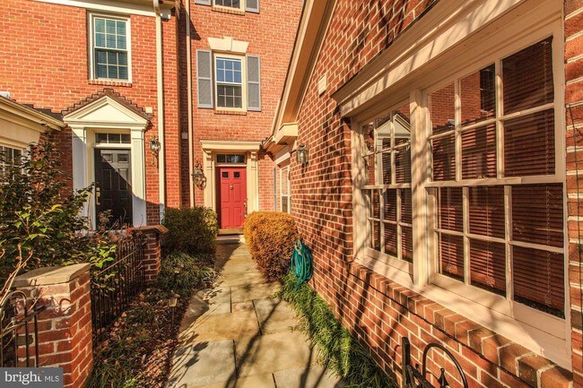 Building Photo - 3925 Ivy Terrace Ct NW