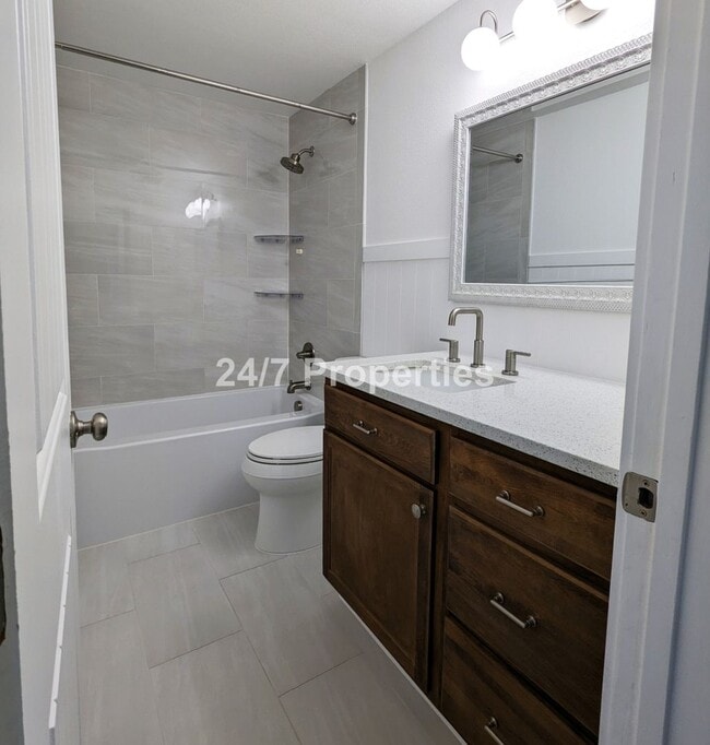 Building Photo - Charming 3 BD | 1 BA Home w/ Large Backyar...