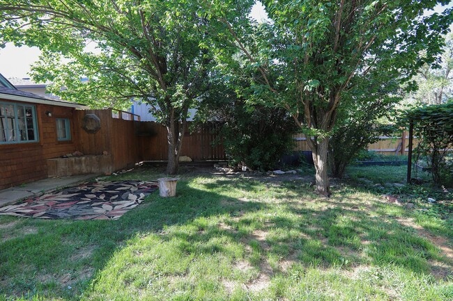 Building Photo - 1 bed 1 bath home along the river