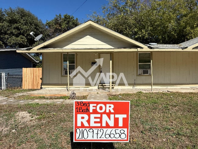 Building Photo - 135 E Burcham Ave