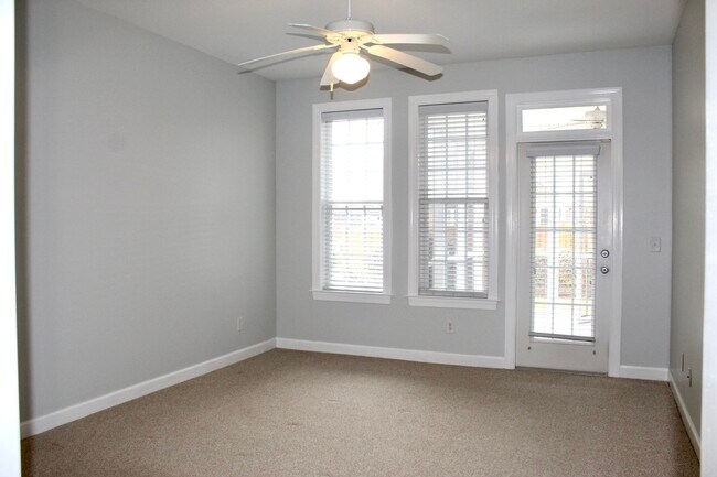 Building Photo - 1262 Greensview Cir