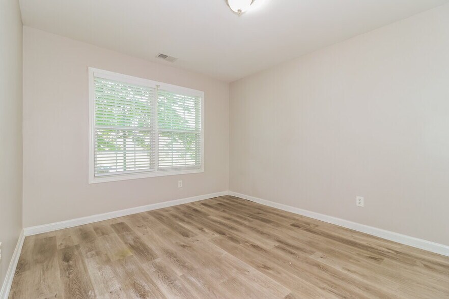 Building Photo - 6695 White Walnut Way