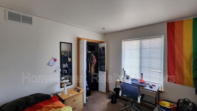 Building Photo - 203 W Coal Creek Dr