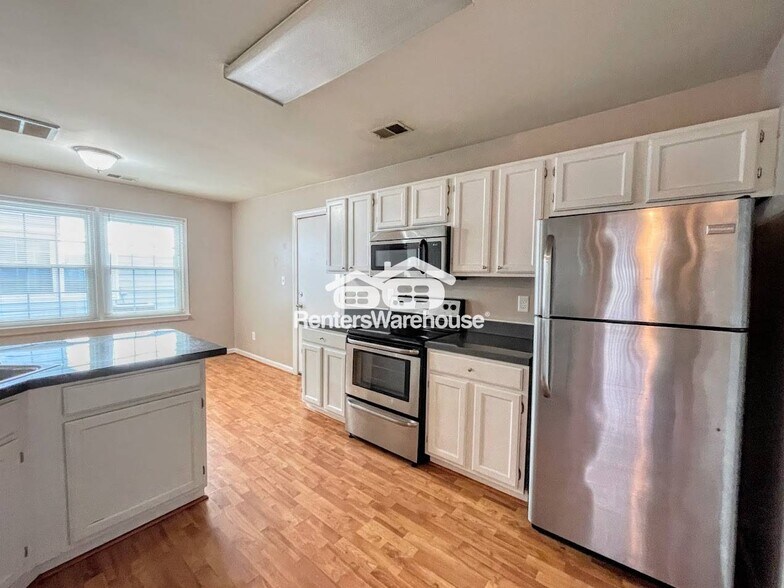 Building Photo - 947 Shoal Creek Trail