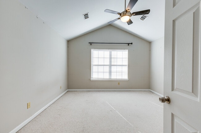 Building Photo - 605 Founders Pointe Blvd