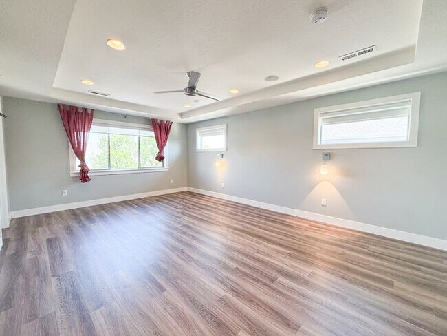 Building Photo - Luxury 5-Bedroom Rental with Pool, Finishe...