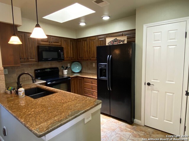 Building Photo - 531 Woodlake Dr