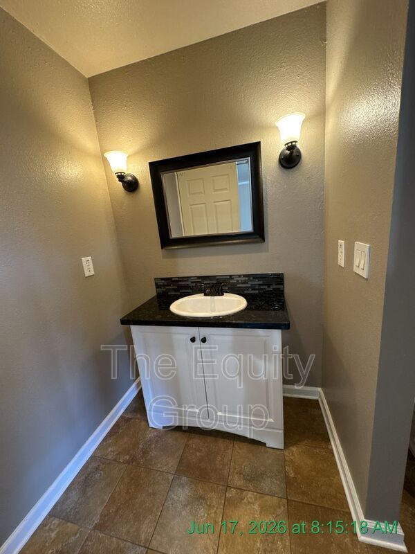 Building Photo - 2601 S Kloth Dr