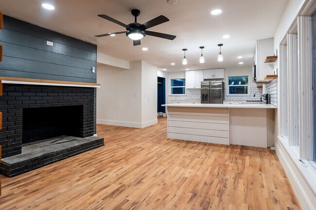 Building Photo - REMODELED 4 BEDROOM HOUSE