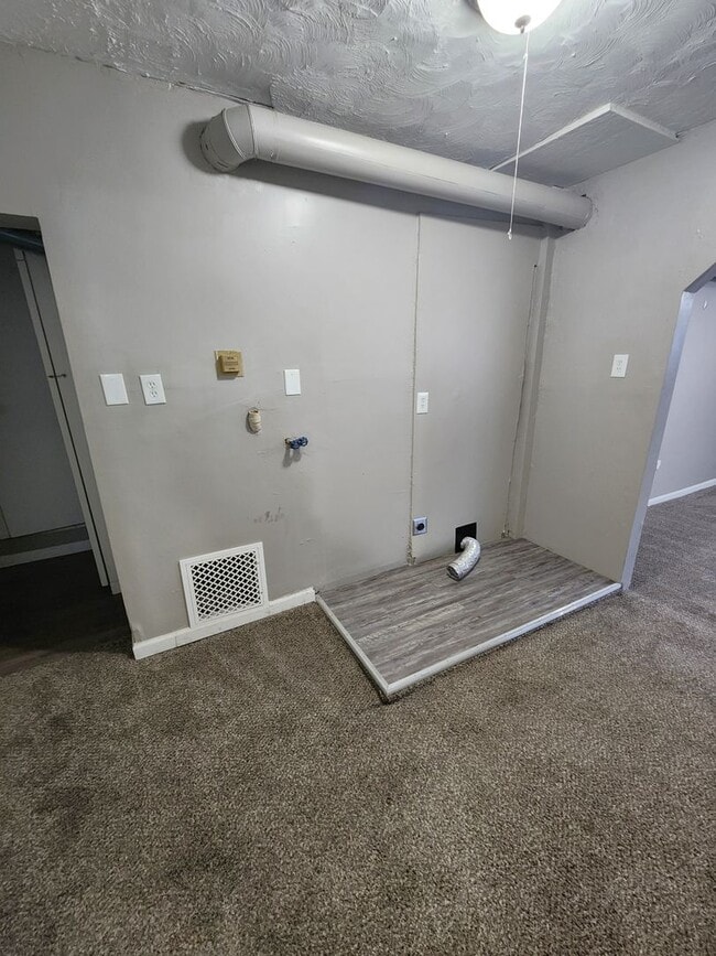 Building Photo - Utilities paid! Nice and clean 1BR, 1BTH n...