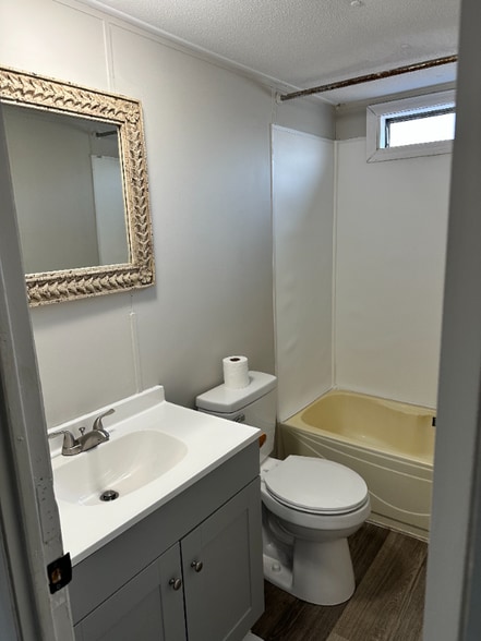 Building Photo - 0 Acorn Village Ln