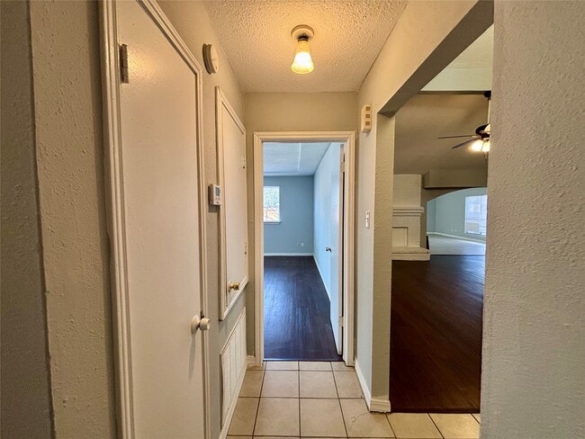 Building Photo - 15846 Blueridge Rd