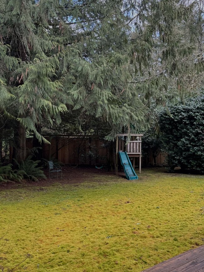 Building Photo - Expansive Bainbridge Island home and prope...