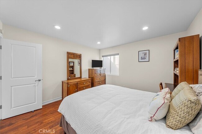 Building Photo - 760 Manhattan Beach Blvd