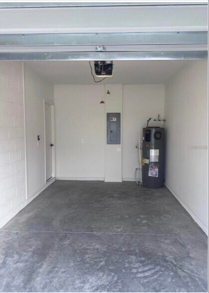 Building Photo - 9288 Westside Hls Dr