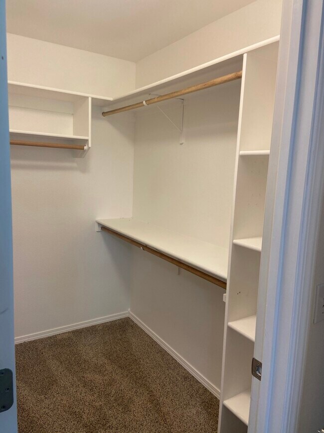 Building Photo - 1745 Challis Dr