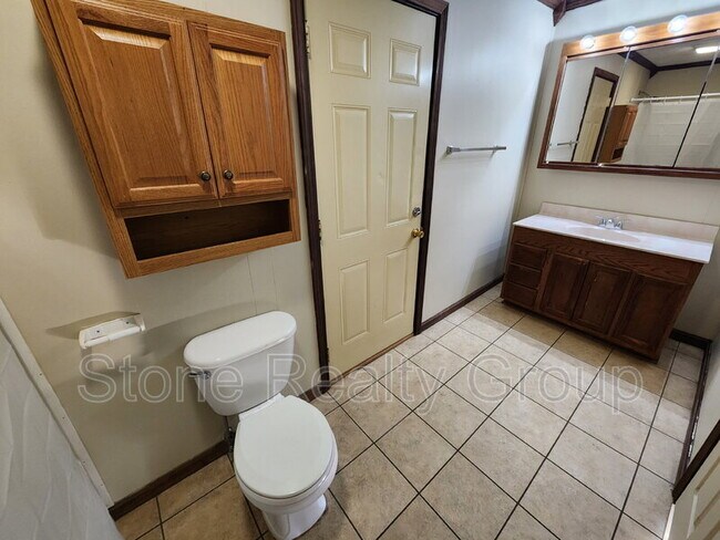 Building Photo - 1405 S 25th St