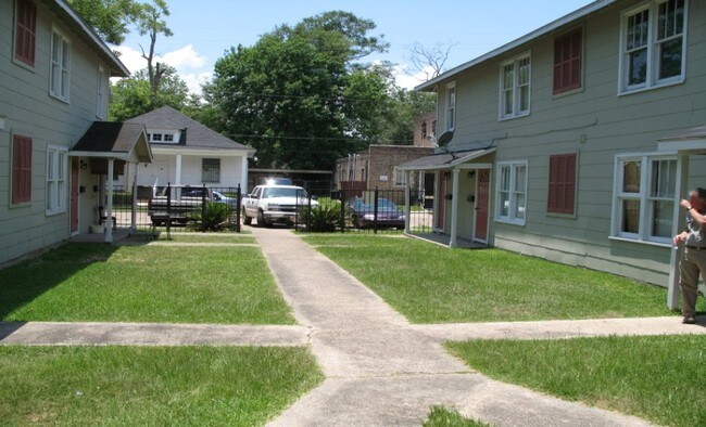 Building Photo - 159 Everett St
