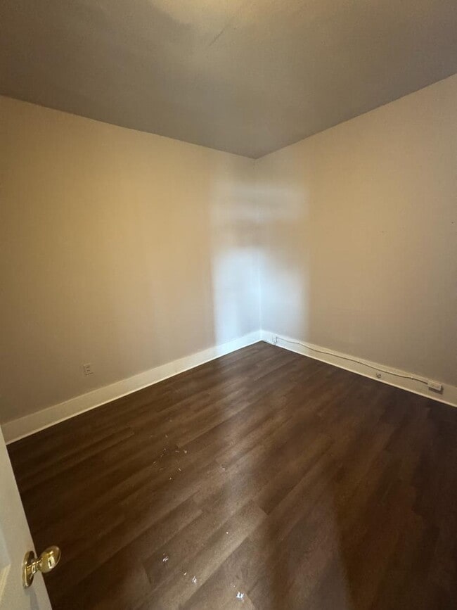 Building Photo - 727-729 W 4th St