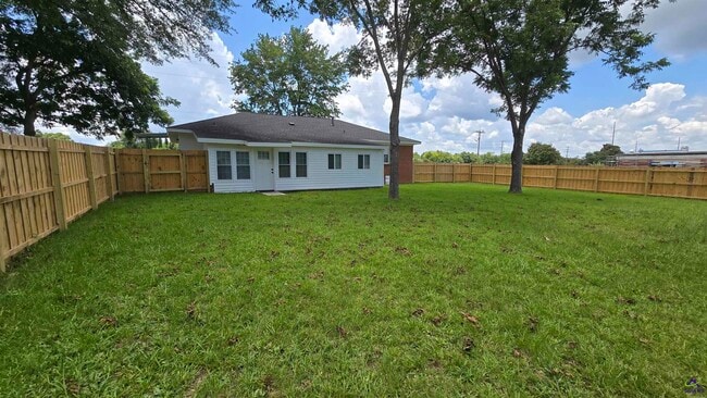 Building Photo - 412 N Houston Lake Blvd