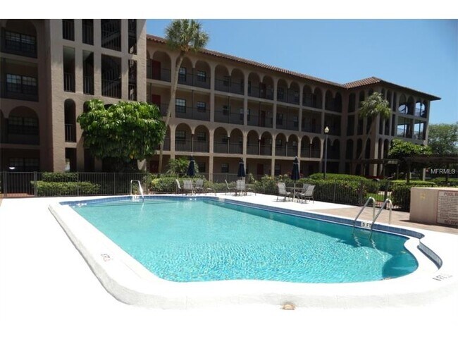 Building Photo - 6100 Gulfport Blvd S