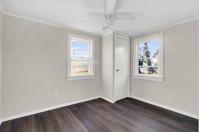 Building Photo - 211 Lawson St