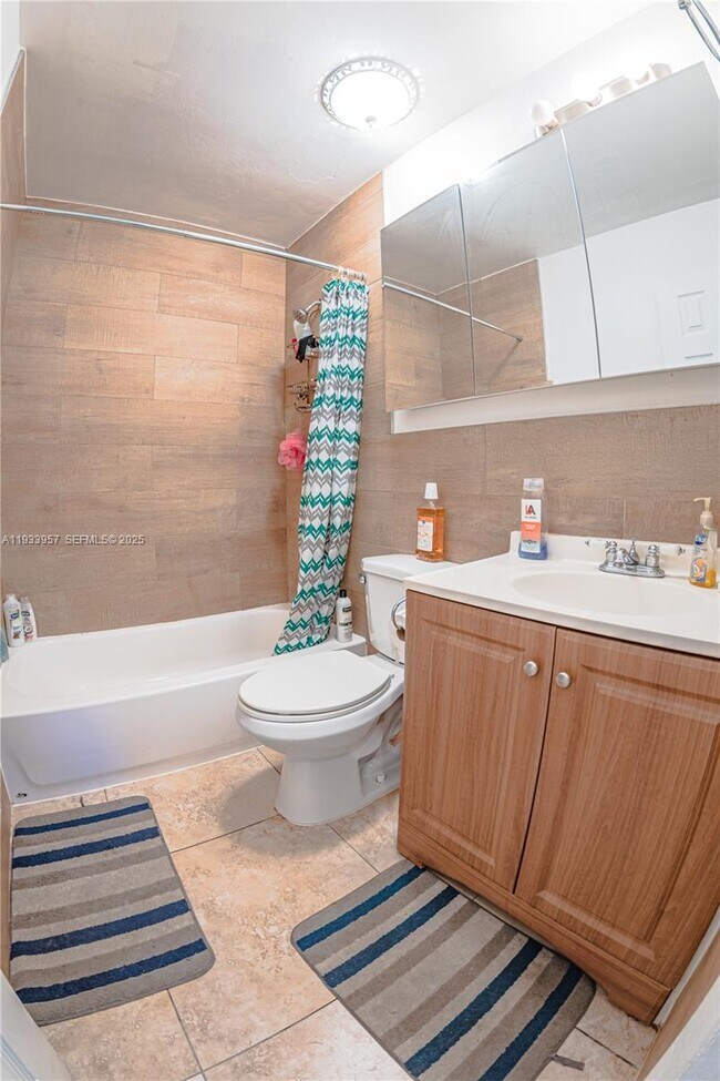 Building Photo - 208 SW 11th St