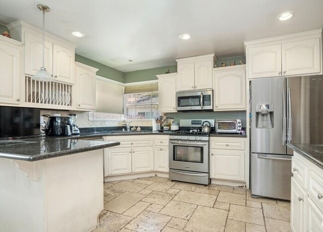 Building Photo - Single-Story 3BR Home with Permitted ADU, Private Yard & Cul-De-Sac Location – Van Nuys