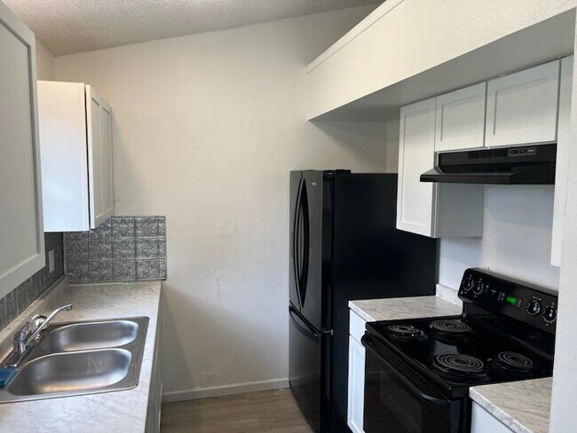 Building Photo - Grasslands