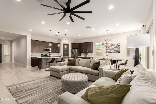 Building Photo - 2034 W Sleepy Ranch Rd