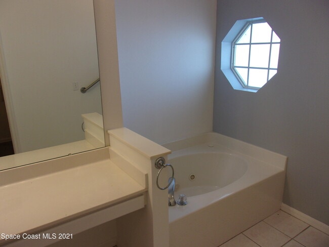 Building Photo - 3908 Upmann Dr