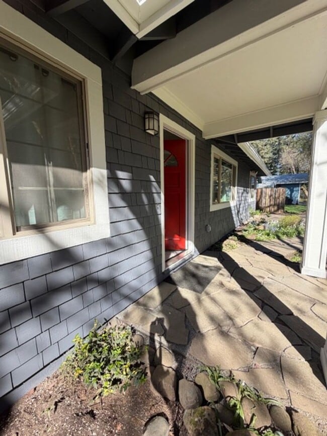 Building Photo - 18021 SW Tualata Ave